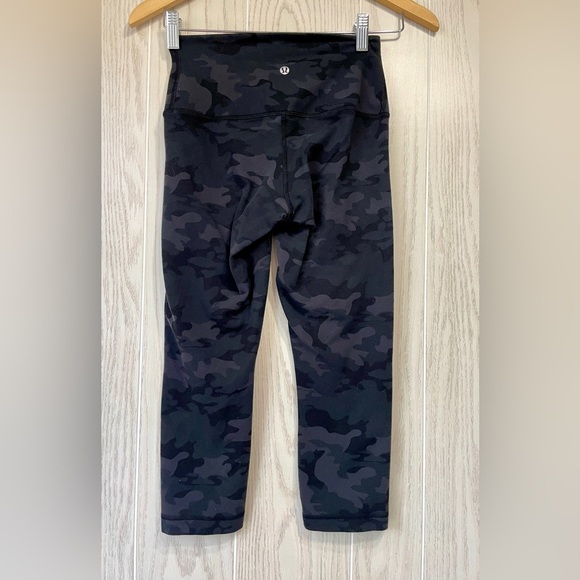 Lululemon High-Rise Crop Camo Size 6 EUC - Picture 1 of 3